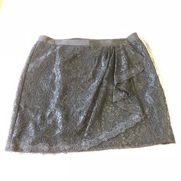 Black lace mini skirt - Picture 2 of 4